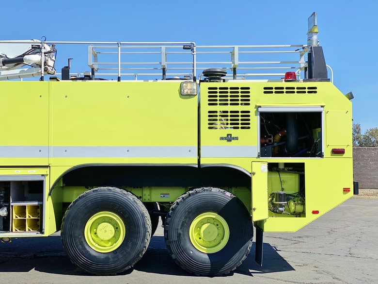 2004 Oshkosh Striker 3000 Aircraft Rescue w/53' Snozzle