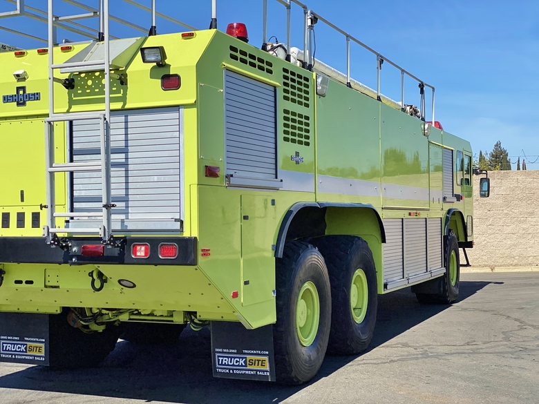 2004 Oshkosh Striker 3000 Aircraft Rescue w/53' Snozzle