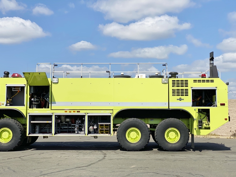 2004 Oshkosh Striker 3000 Aircraft Rescue (ARFF)