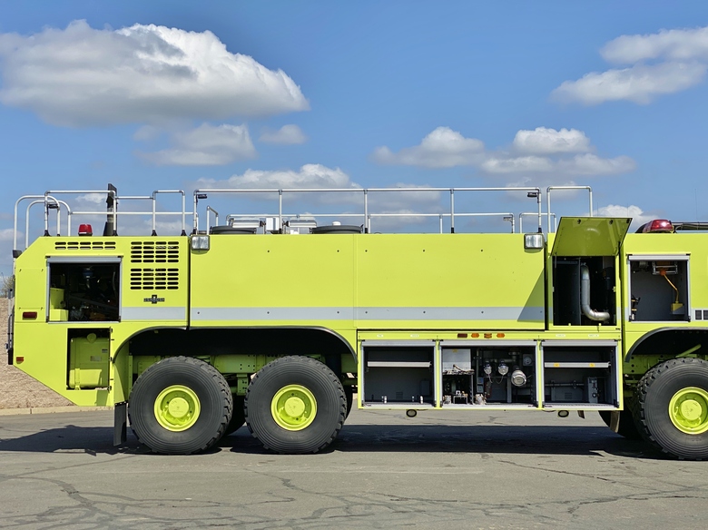 2004 Oshkosh Striker 3000 Aircraft Rescue (ARFF)