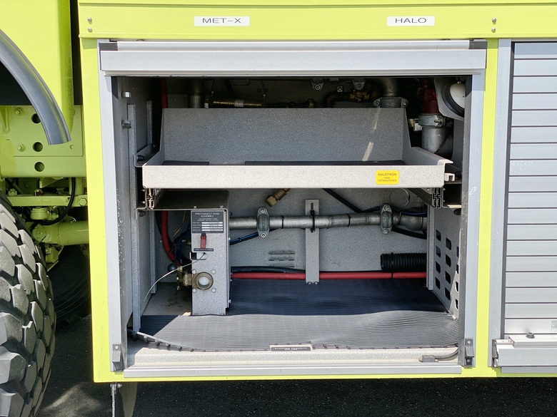 2004 Oshkosh Striker 3000 Aircraft Rescue (ARFF)