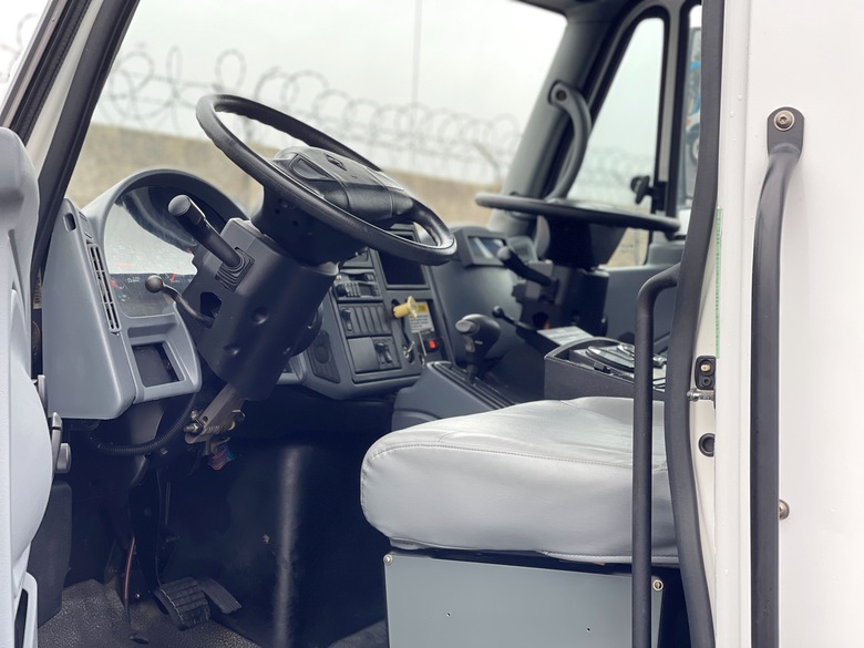 2004 International 4300 Elgin Crosswind Air Street Sweeper