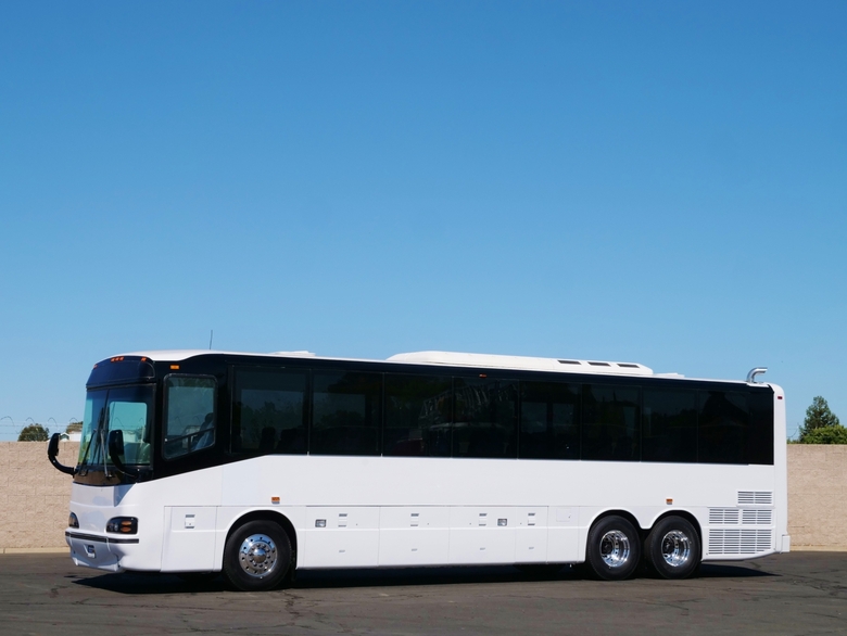 2005 Blue Bird Express 4500 48 Passenger Coach Bus