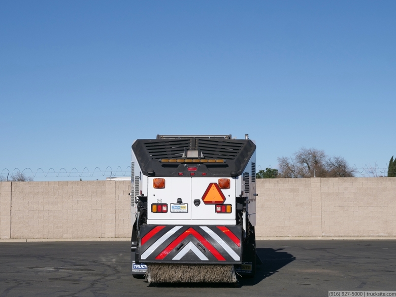 2006 Sterling Schwarze M6000 LPG Propane Broom Sweeper
