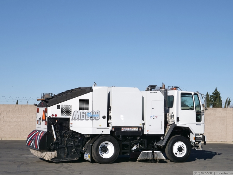 2006 Sterling Schwarze M6000 LPG Propane Broom Sweeper