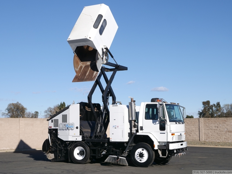 2006 Sterling Schwarze M6000 LPG Propane Broom Sweeper