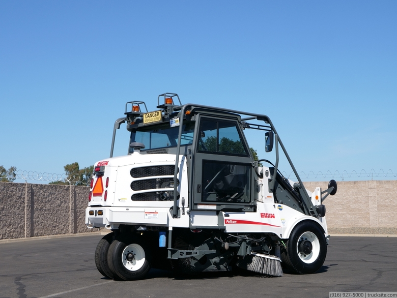 2008 Elgin Pelican P 3 Wheel Broom Sweeper