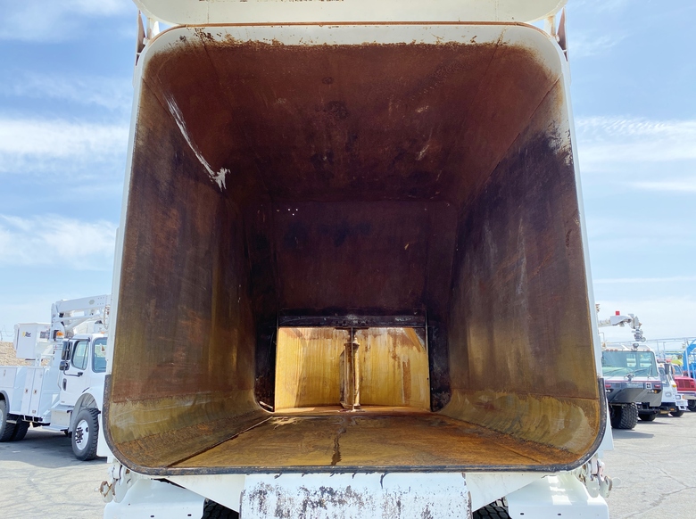 2008 Autocar Heil Rapid Rail 30 Yard Side Loader Garbage Truck