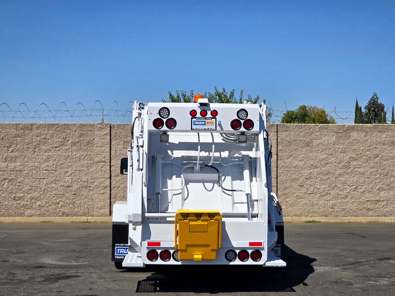 2008 Ford F550 New Way 8 Yard Rear Load Garbage Truck