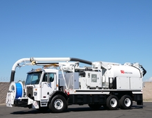 2009 Peterbilt 320 Vac-Con 9 Yard Hydro-Excavation Truck