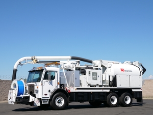 2009 Peterbilt 320 Vac-Con 9 Yard Hydro-Excavation Truck