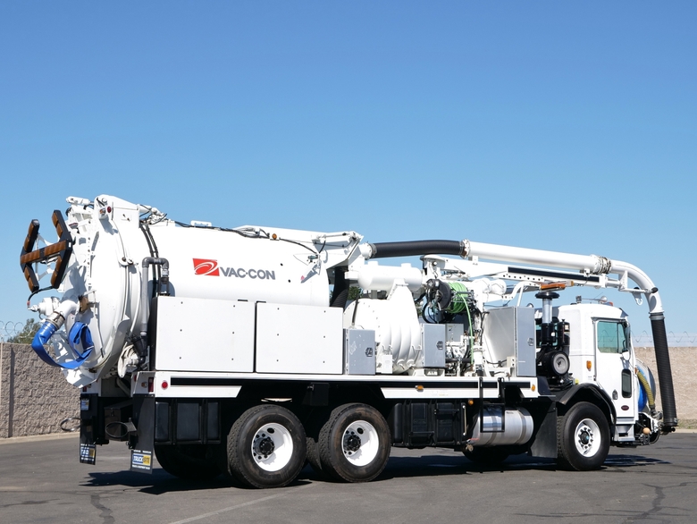 2009 Peterbilt 320 Vac-Con 9 Yard Hydro-Excavation Truck