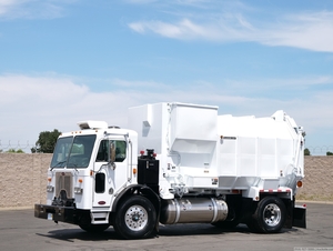 2009 Peterbilt 320 Amrep 18 Yard LNG Side Loader