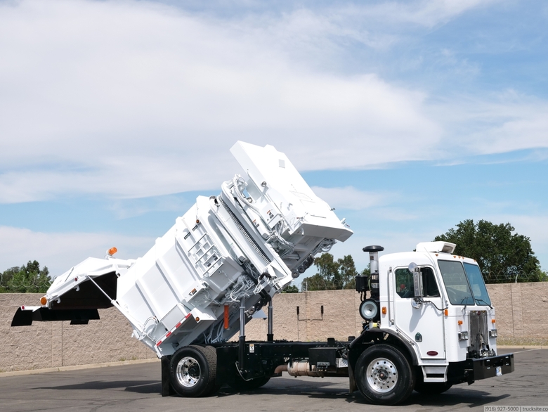 2009 Peterbilt 320 Amrep 18 Yard LNG Side Loader