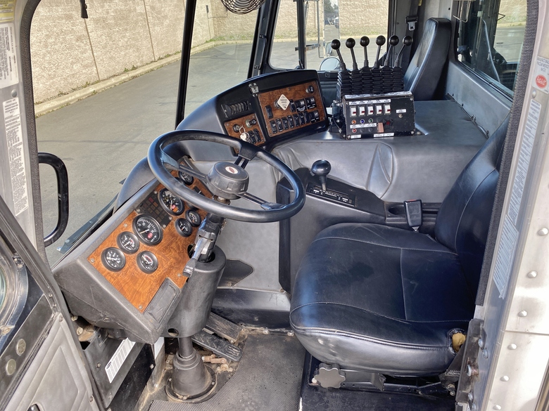 2009 Peterbilt 320 Heil HPT 23 Yard Tandem Axle Dump Truck