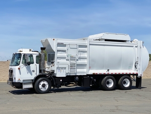 2010 Autocar McNeilus AutoReach CNG 32 YD Side Loader