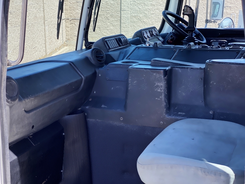 2010 Autocar McNeilus AutoReach CNG 32 YD Side Loader