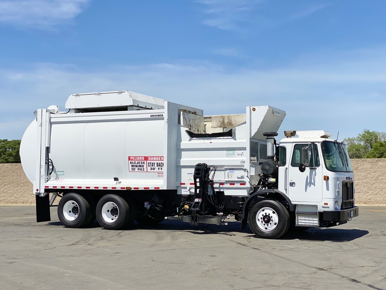 2010 Autocar McNeilus AutoReach CNG 32 YD Side Loader