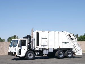 2010 CCC Low Entry Pak-Mor Garbage Rear Loader
