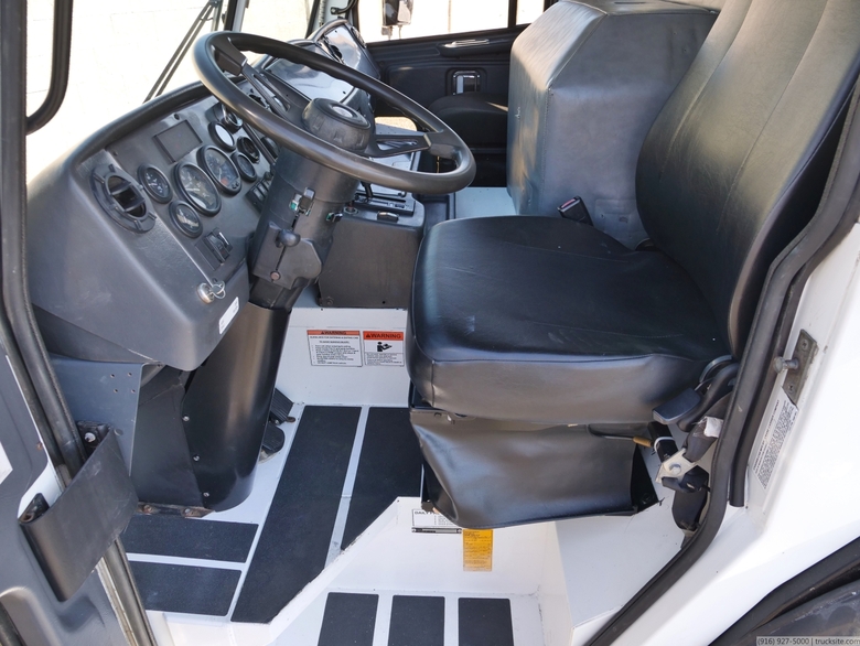 2010 CCC Low Entry Pak-Mor Garbage Rear Loader