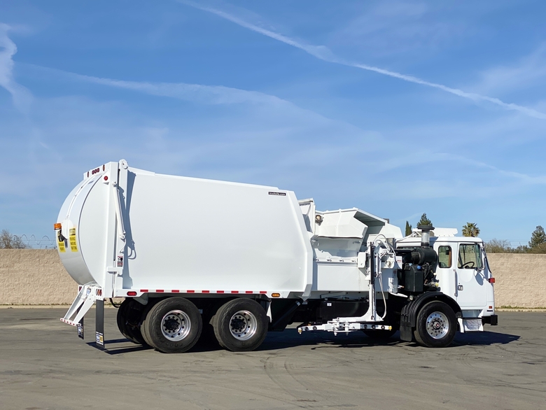 2011 Autocar Bridgeport Ranger 32 Yard Auto Side Loader