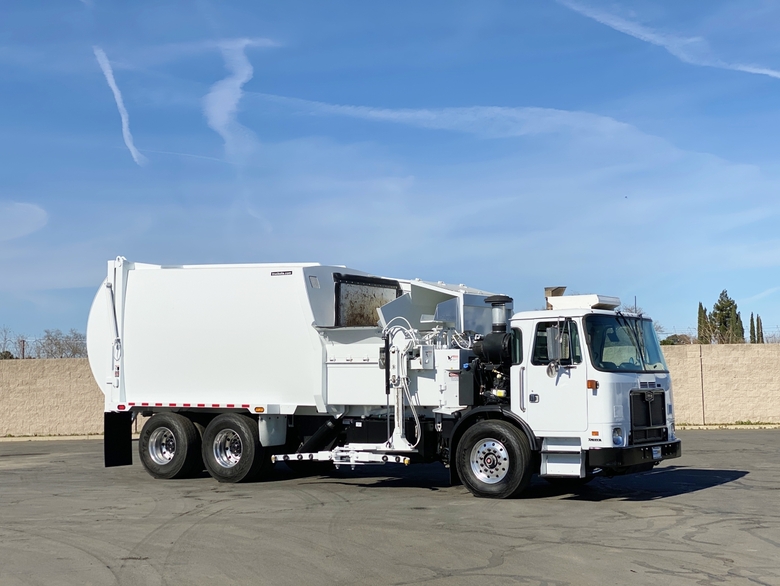 2011 Autocar Bridgeport Ranger 32 Yard Auto Side Loader