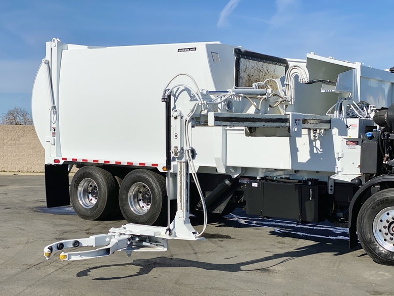 2011 Autocar Bridgeport Ranger 32 Yard Auto Side Loader