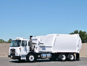 2011 Autocar Bridgeport Ranger 32 Yard Side Load Garbage Truck