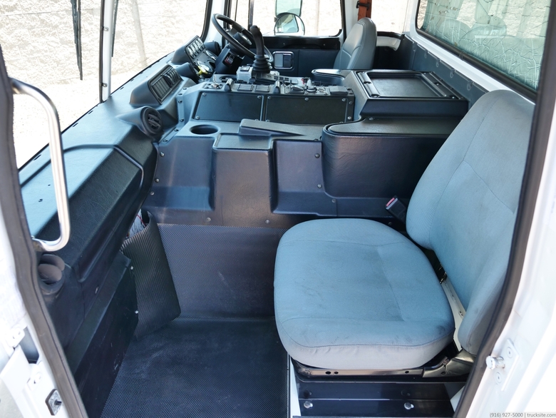 2011 Autocar Bridgeport Ranger 32 Yard Side Load Garbage Truck