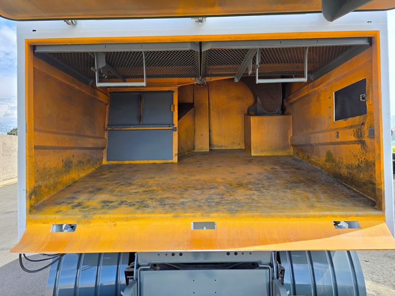 2011 International 4300 Elgin Crosswind Air Street Sweeper