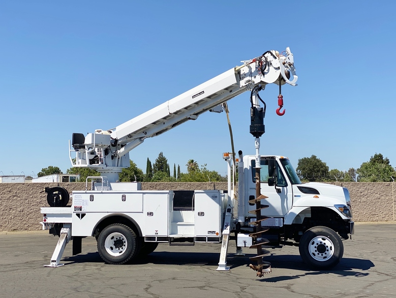 2012 Altec DC47-TR Digger Derrick Body