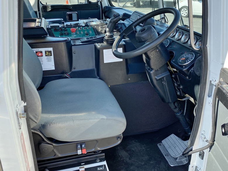 2013 Autocar Bridgeport Ranger 32 Yard ASL Garbage Truck