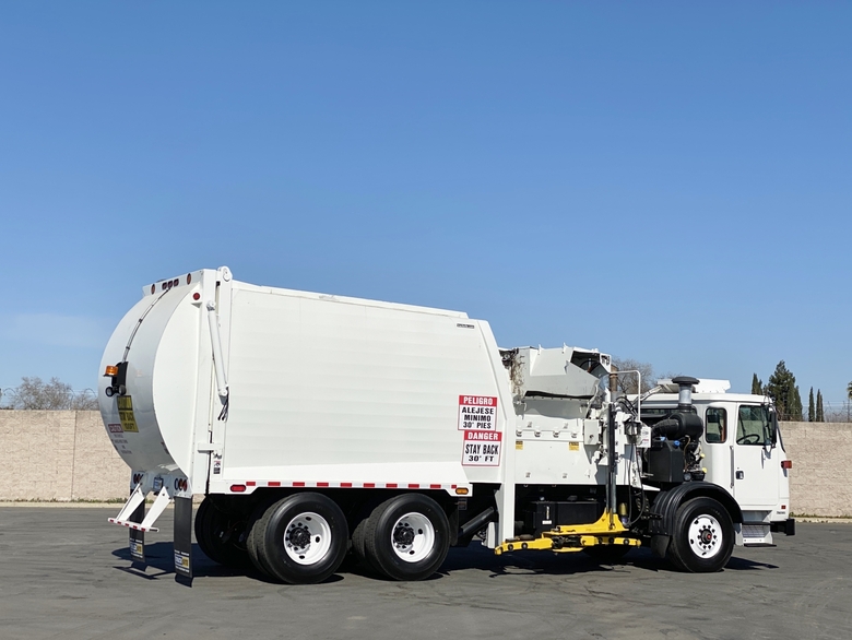 2013 Autocar Bridgeport Ranger 32 Yard ASL Garbage Truck