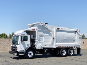 2013 Mack MRU613 Heil Half/Pack 40 Yard Garbage Truck