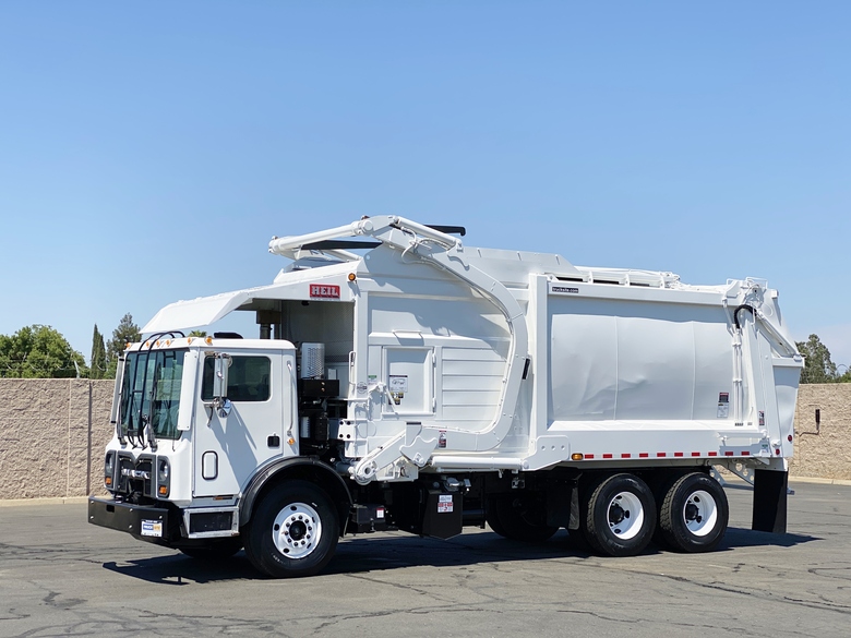 2013 Mack MRU613 Heil Half/Pack 40 Yard Garbage Truck