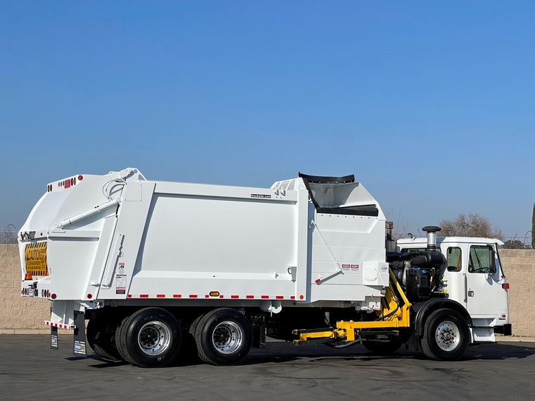 2015 Autocar 33 YD Heil DuraPack Automated Side Load Garbage Truck