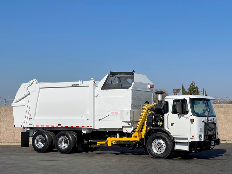 2015 Autocar 33 YD Heil DuraPack Automated Side Load Garbage Truck