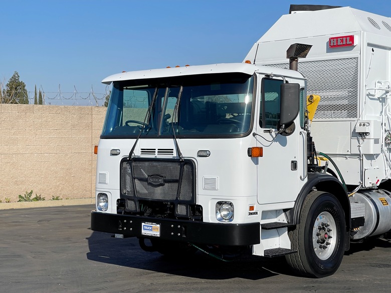 2015 Autocar 33 YD Heil DuraPack Automated Side Load Garbage Truck