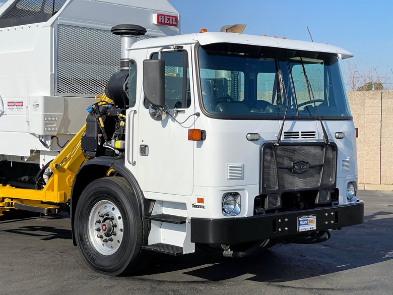 2015 Autocar 33 YD Heil DuraPack Automated Side Load Garbage Truck
