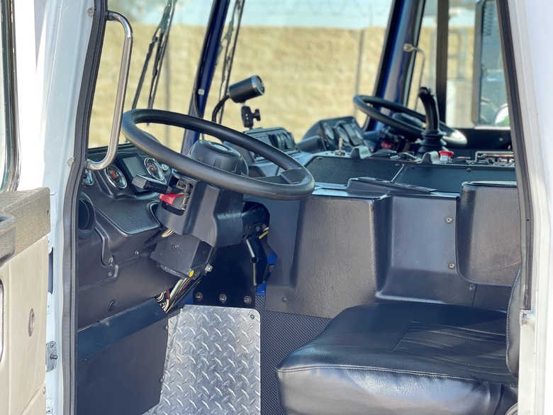 2015 Autocar 33 YD Heil DuraPack Automated Side Load Garbage Truck
