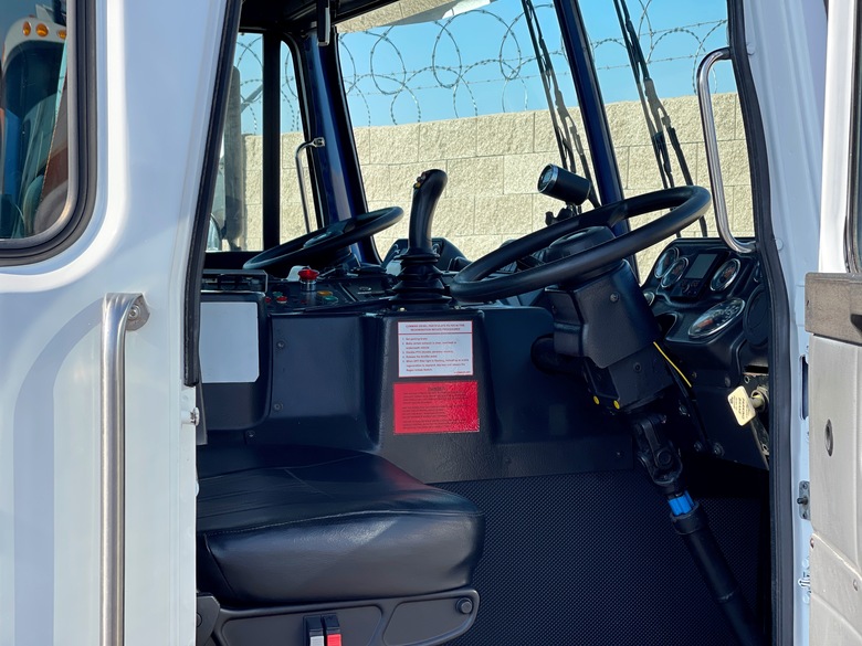 2015 Autocar 33 YD Heil DuraPack Automated Side Load Garbage Truck