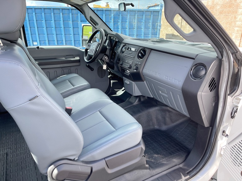 2016 Ford F550 Extended Cab Versalift SST40EIH Bucket Truck