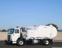 2008 Autocar Heil Rapid Rail Single Axle Side Loader