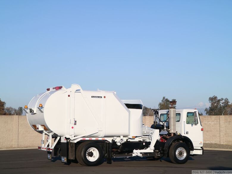 2008 Autocar Heil Rapid Rail Single Axle Side Loader