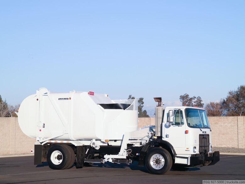 2008 Autocar Heil Rapid Rail Single Axle Side Loader