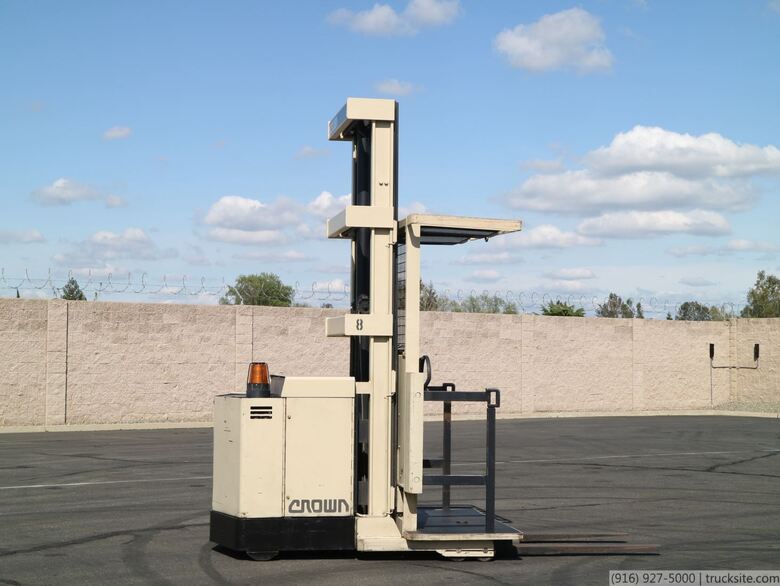 Crown 30SP42TT Order Picker