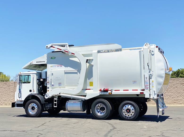 2017 Mack MRU600 New Way Mammoth 34 YD Front Load Garbage Truck