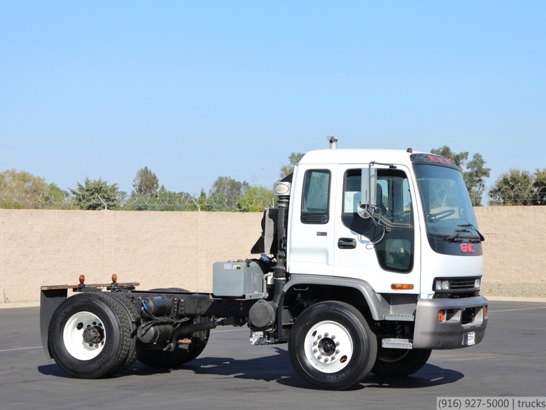 2004 GMC T7500 Dual Steering Cab & Chassis