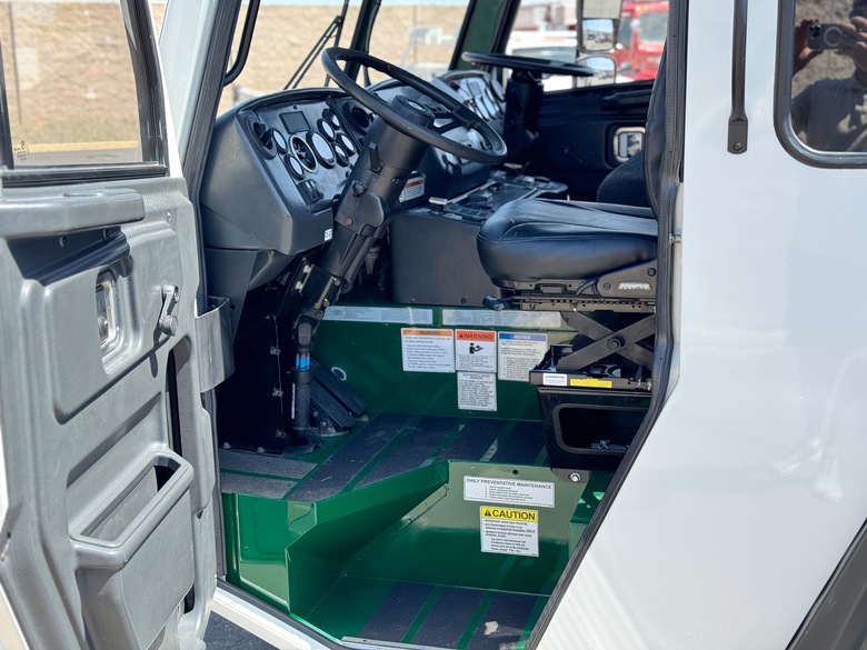 2018 CCC Heil DuraPack 31 Yard Rear Load Garbage Truck