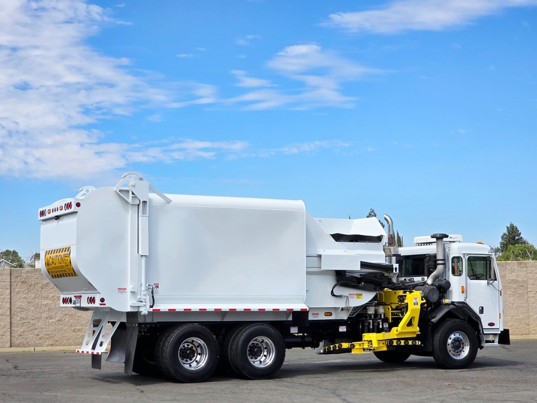 2018 Peterbilt 520 DaDee Scorpion 36 Yard ASL Garbage Truck